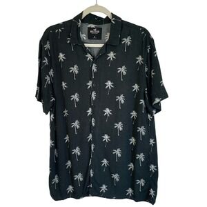 Hollister Men's Dark Gray Short Sleeve Button Down with Palm Print Size‎ Medium